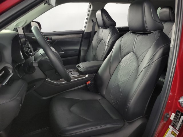 Used 2024 Toyota Highlander Platinum FWD image 14