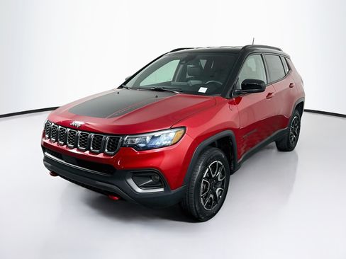 Used 2025 Jeep Compass Trailhawk w/ Trailer Tow Group AWD/4WD image 3