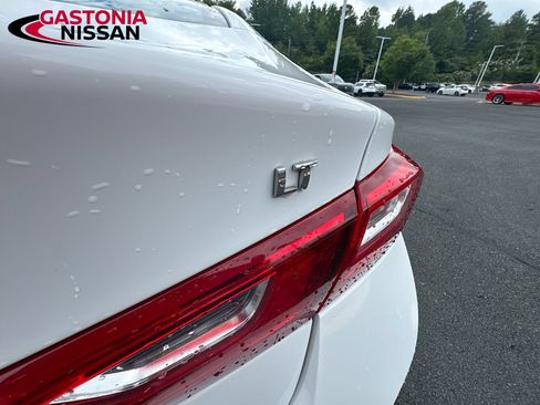 Used 2024 Chevrolet Malibu LT FWD image 42