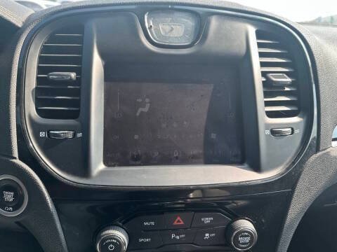 Used 2019 Chrysler 300 S w/ 300S Premium Group 2 RWD image 19