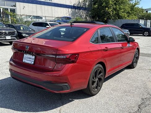 Used 2025 Volkswagen Jetta SE w/ Sunroof Package image 5