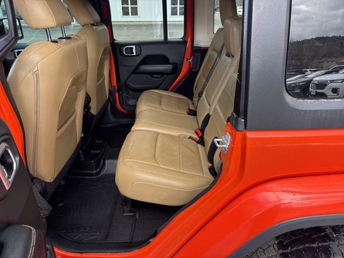 Used 2019 Jeep Wrangler Unlimited Sahara w/ Dual Top Group AWD/4WD image 17