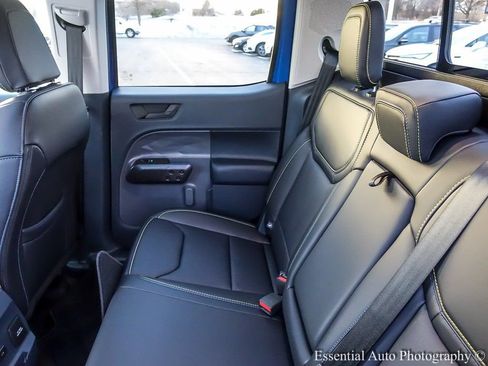 Used 2025 Ford Maverick Lobo image 18