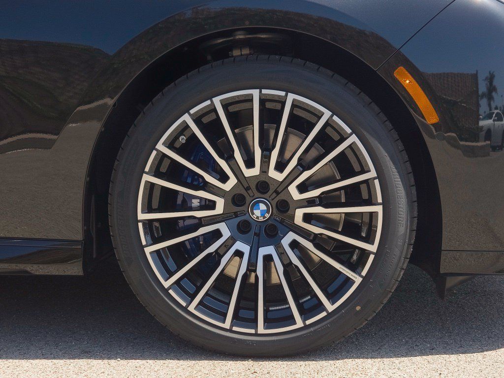 New 2027 BMW 740i w/ M Sport Package RWD image 5