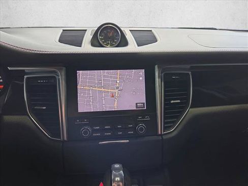 Used 2018 Porsche Macan AWD/4WD image 10
