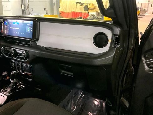 Used 2024 Jeep Wrangler Sport S image 19