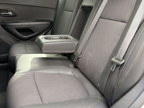 Used 2022 Chevrolet Trax LT w/ Driver Confidence Package image 22