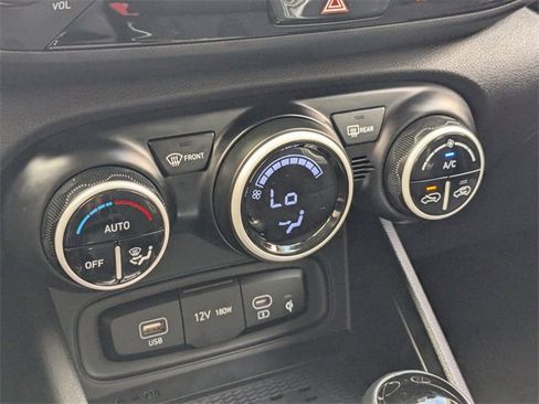 Used 2025 Hyundai Venue Limited image 22