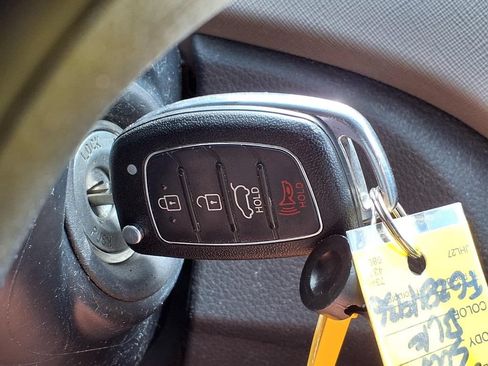Used 2015 Hyundai Santa Fe Sport FWD image 19