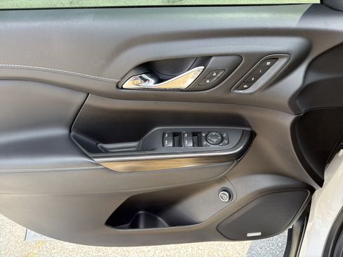 Certified 2023 GMC Acadia SLT w/ Elevation Edition FWD image 11