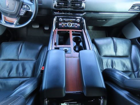 Used 2020 Lincoln Navigator Reserve w/ Equipment Group 208A Reserve image 9