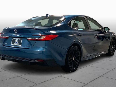 Used 2025 Toyota Camry SE image 13