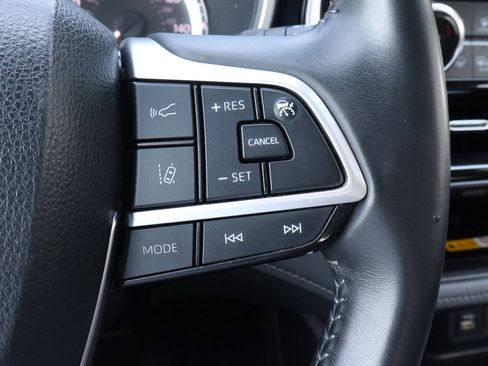 Used 2024 Toyota Highlander XSE image 33