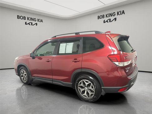 Used 2019 Subaru Forester Premium w/ All-Weather Package AWD/4WD image 3
