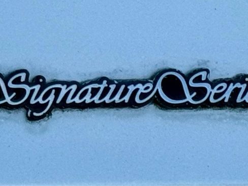 Used 2002 Lincoln Town Car Signature RWD image 9