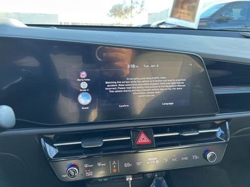 Used 2023 Kia Niro EX Touring image 9