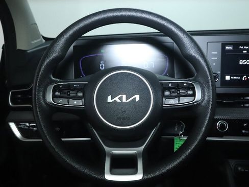Used 2025 Kia Sportage LX image 21