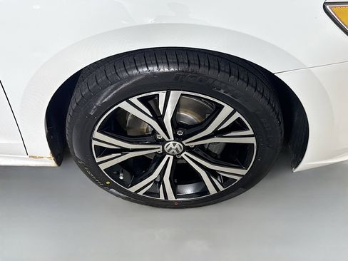 Used 2021 Volkswagen Passat 2.0T SE image 32