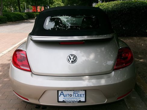 Used 2013 Volkswagen Beetle 2.5 50's Edition FWD image 11