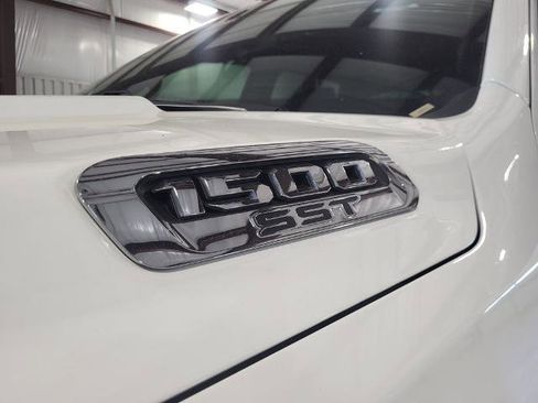 Used 2025 RAM 1500 Laramie AWD/4WD image 12
