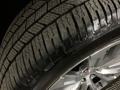 Used 2022 GMC Yukon XL Denali w/ Denali Premium Package image 47