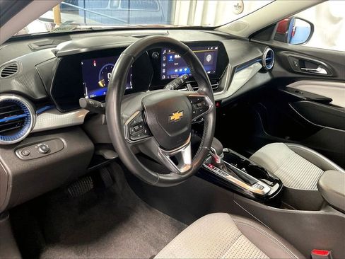 Used 2025 Chevrolet Trax LT w/ Driver Confidence Package FWD image 8