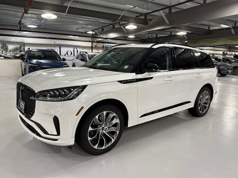 Used 2026 Lincoln Aviator AWD w/ Jet Appearance Package image 5