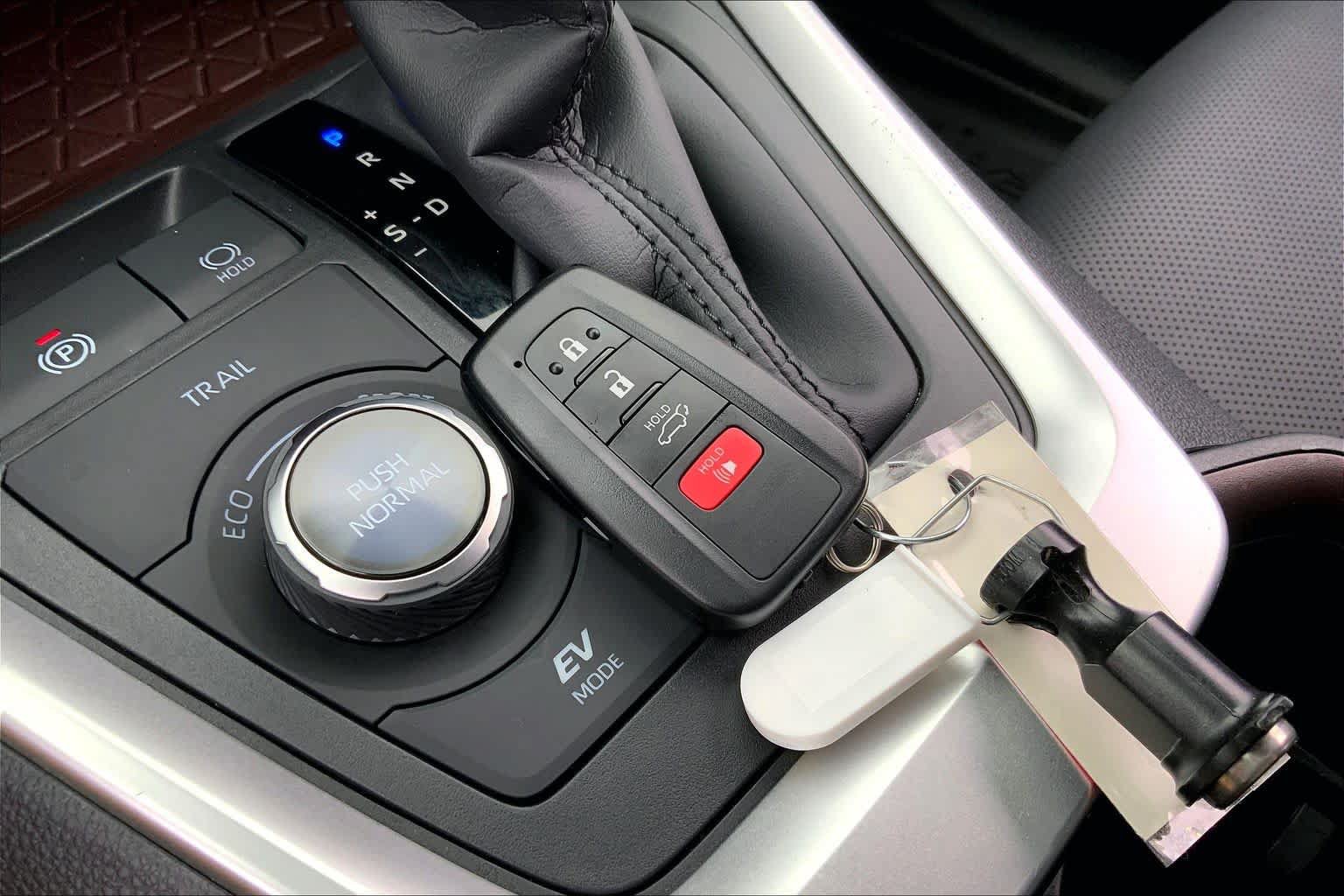 Used 2024 Toyota RAV4 Limited AWD/4WD image 15