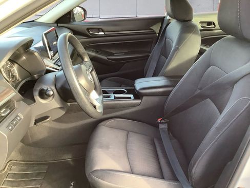 Used 2024 Nissan Altima 2.5 SV image 7
