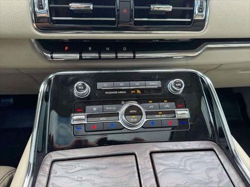 Used 2020 Lincoln Navigator Reserve w/ Luxury Package AWD/4WD image 31