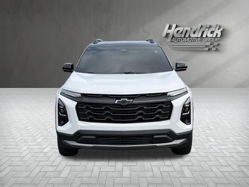 Used 2026 Chevrolet Equinox LT w/ Convenience Package II FWD image 3