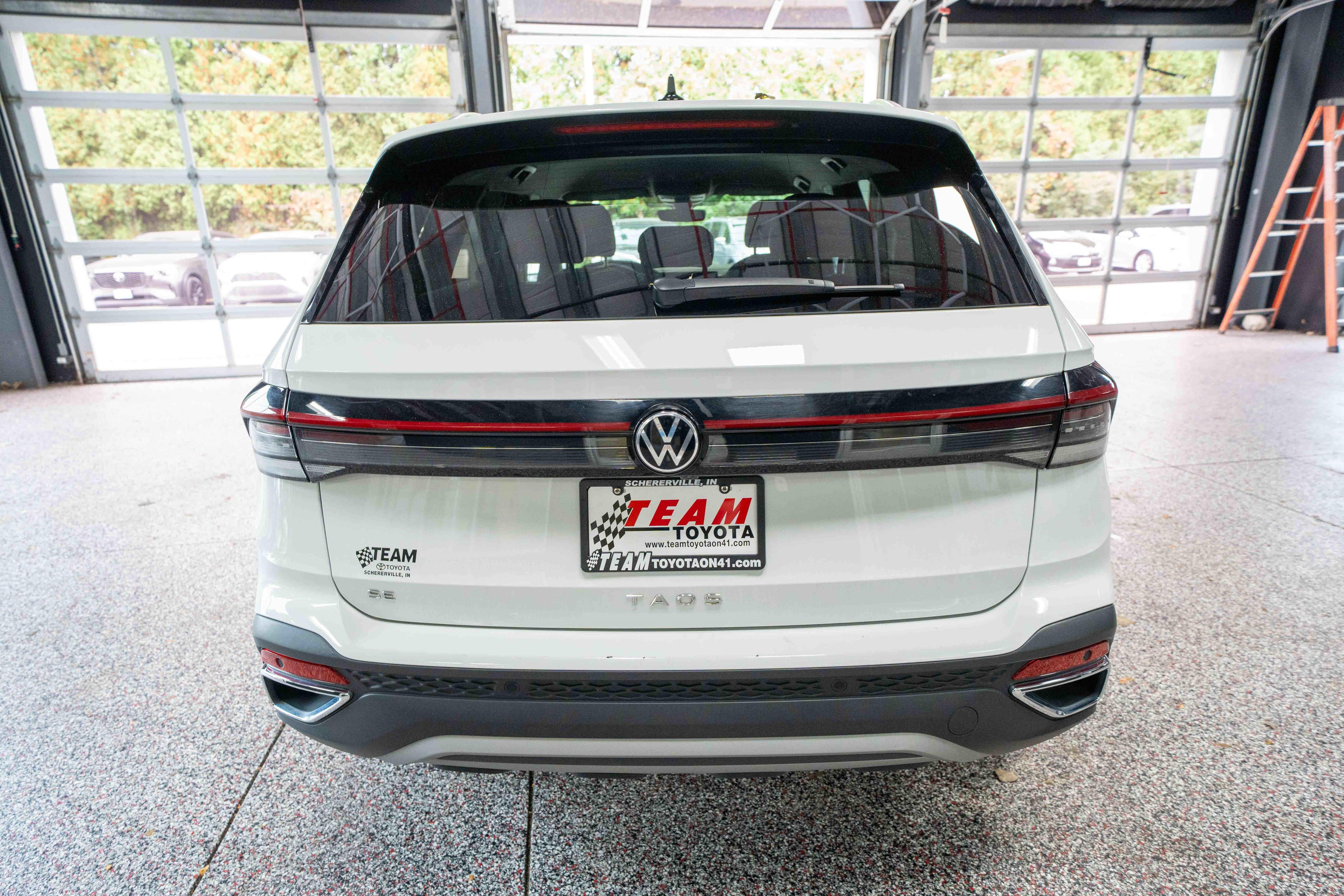 Used 2025 Volkswagen Taos SE FWD image 3