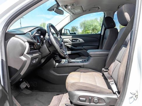 Used 2020 Chevrolet Traverse LT FWD image 7