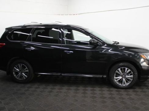 Used 2019 Nissan Pathfinder S image 4