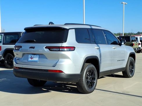 New 2025 Jeep Grand Cherokee L Altitude image 4