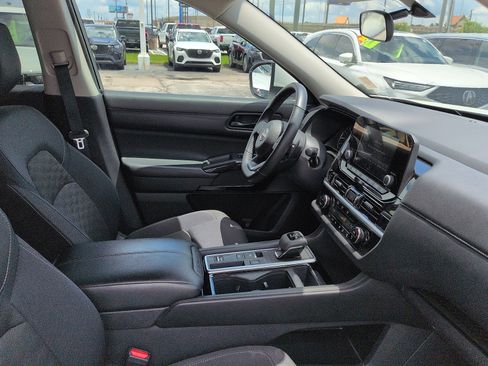 Used 2024 Nissan Pathfinder SV FWD image 7