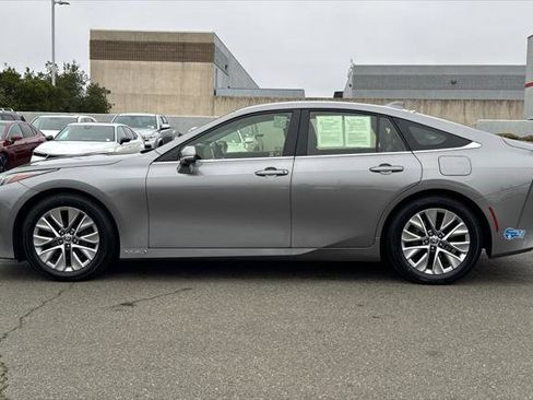 Certified 2021 Toyota Mirai XLE image 9