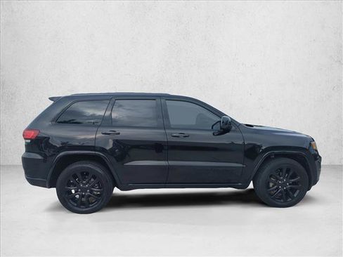 Used 2019 Jeep Grand Cherokee Altitude RWD image 4