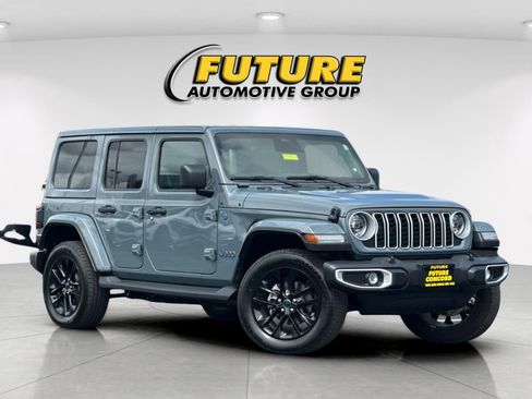 Used 2025 Jeep Wrangler Unlimited Sahara AWD/4WD image 1