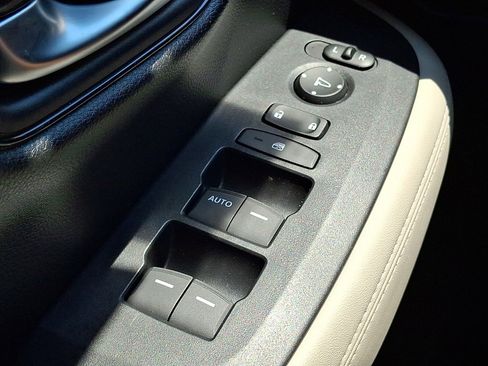 Used 2025 Honda HR-V LX image 25