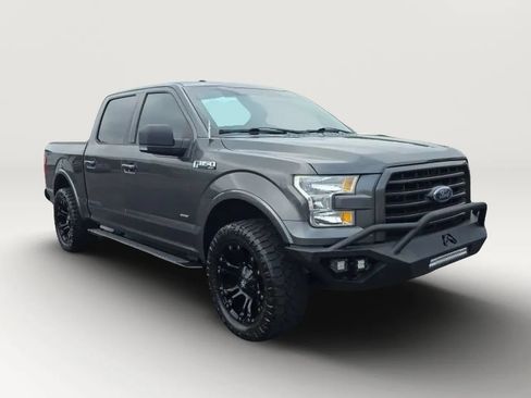Used 2017 Ford F150 XLT w/ Equipment Group 302A Luxury RWD image 3