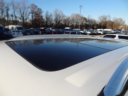 Certified 2022 Ford Explorer Platinum w/ Equipment Group 601A image 18