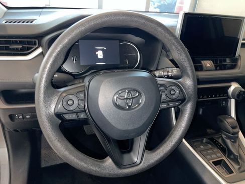 Used 2025 Toyota RAV4 XLE AWD/4WD image 14