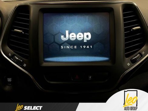 Used 2022 Jeep Cherokee Latitude Lux w/ Sun & Sound Group AWD/4WD image 18