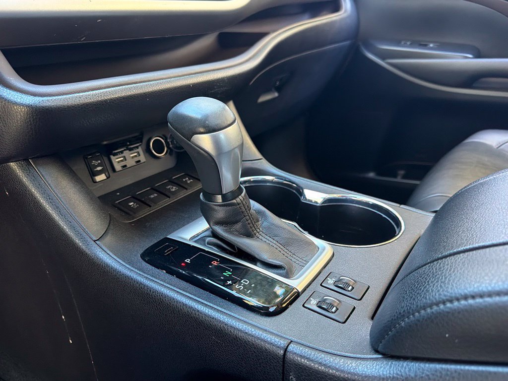 Used 2019 Toyota Highlander XLE AWD/4WD image 16