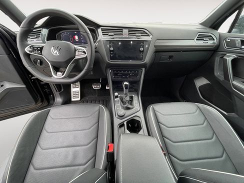 Used 2024 Volkswagen Tiguan SEL R-Line image 18