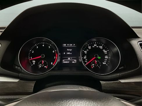 Used 2018 Volkswagen Passat 2.0T SE FWD image 18
