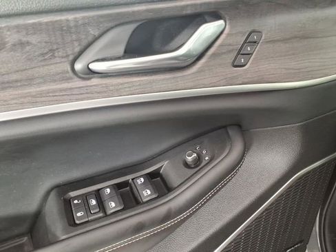 Used 2025 Jeep Grand Cherokee L Limited w/ Luxury Tech Group II image 16