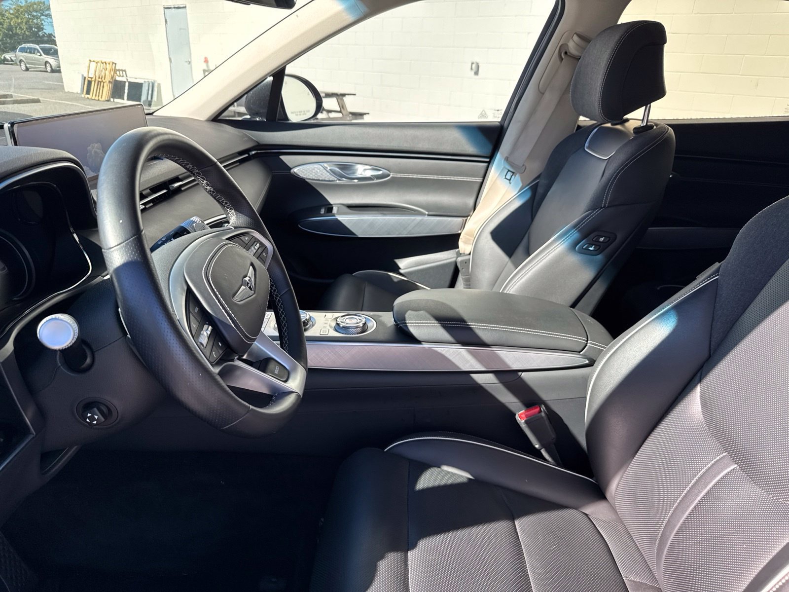 Used 2025 Genesis Electrified GV70 AWD/4WD image 24