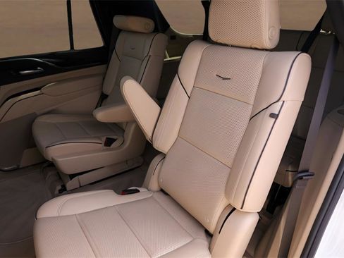 Used 2024 Cadillac Escalade Premium Luxury image 26